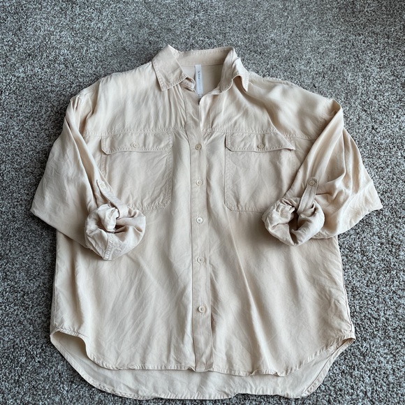 Aritzia Oversized Button Down - Picture 4 of 4